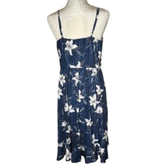 NWT Untranice Women's Floral Blue and White Spaghetti Strap Dress - Picture 3 of 7